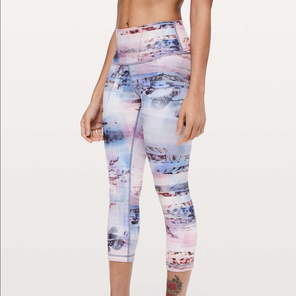 Lululemon Wunder Under Crop (High-Rise) *Full-On Luxtreme 21", size 8